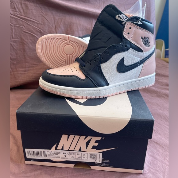 Women’s Jordan 1 Atmosphere/BubbleGum size 7 - Picture 3 of 3